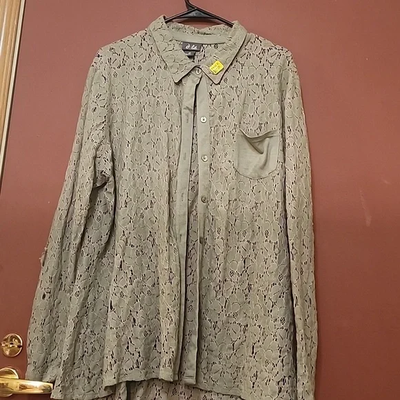 Top - Picture 2 of 4